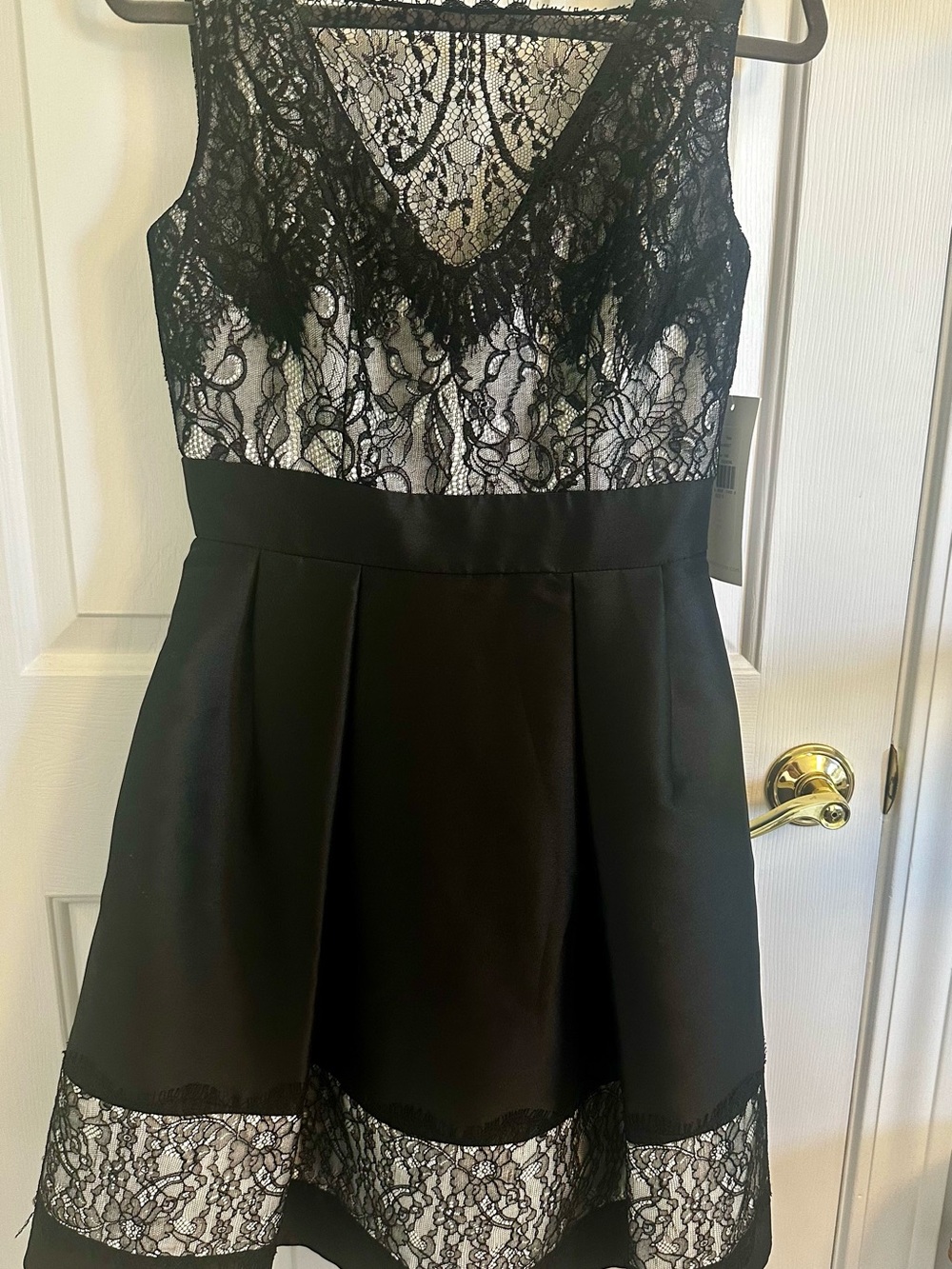 THEIA Black Lace Satin Cocktail Dress Size 6 NWT